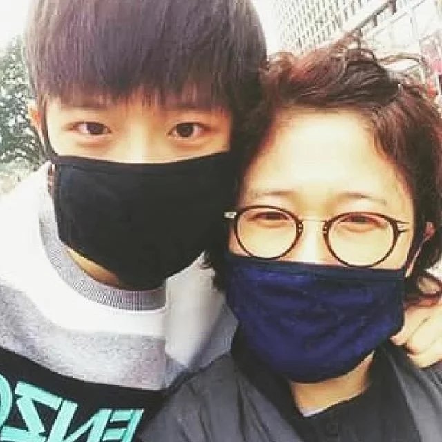 闻人霞容纪