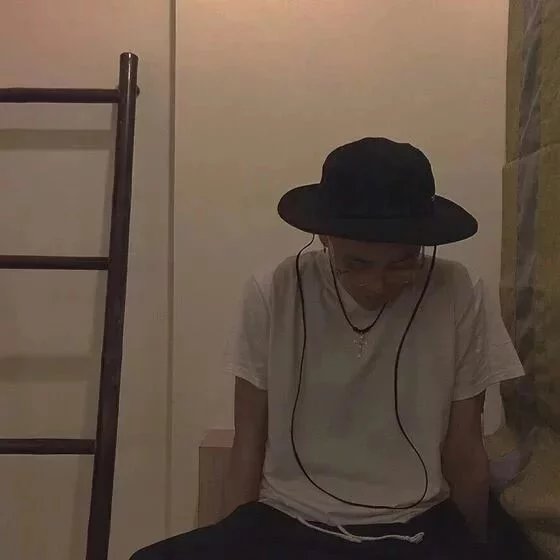 柏广健薇